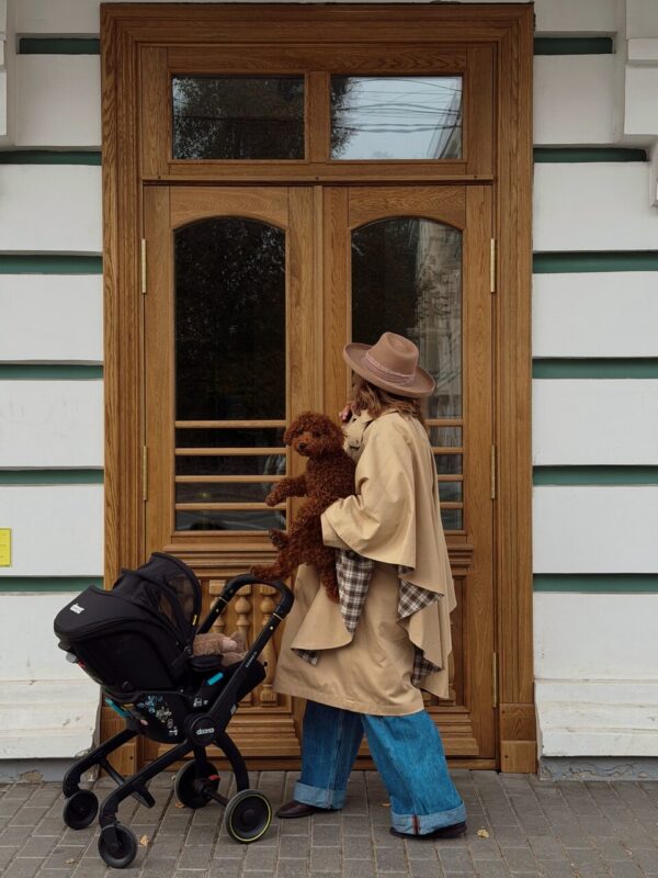 Тренч 2MOOD со съемным кейпом бежевого цвета